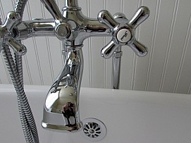 tub-taps-closeup.jpg: 1280x960, 165k (August 07, 2015, at 11:38 AM)